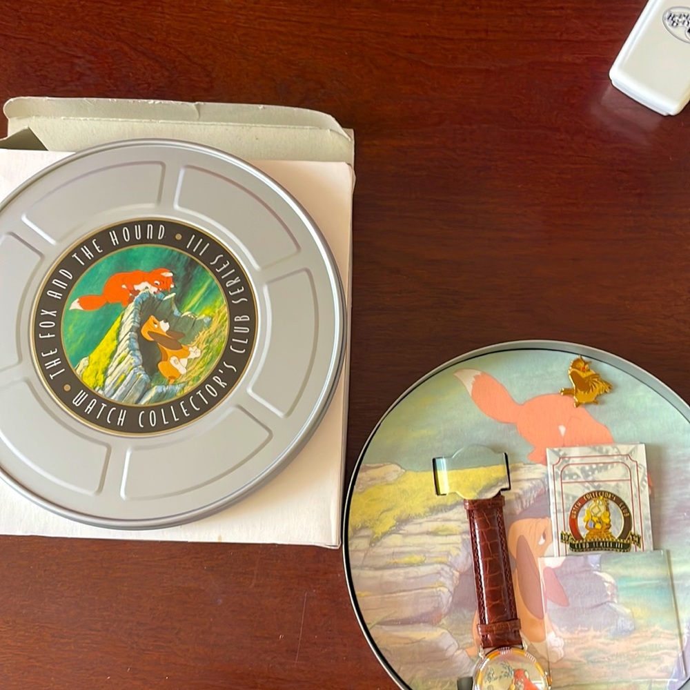 DISNEY watch collectors club series III THE FOX AND THE HOUND RARE New in Box